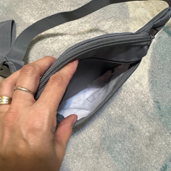 Trans by JanSport Floral Fanny Pack Waist Bag – Pink & Gray - Picture 2 of 5